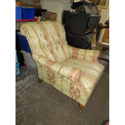 709 - A 'HOWARD & SONS' STYLE COUNTRY HOUSE ARMCHAIR