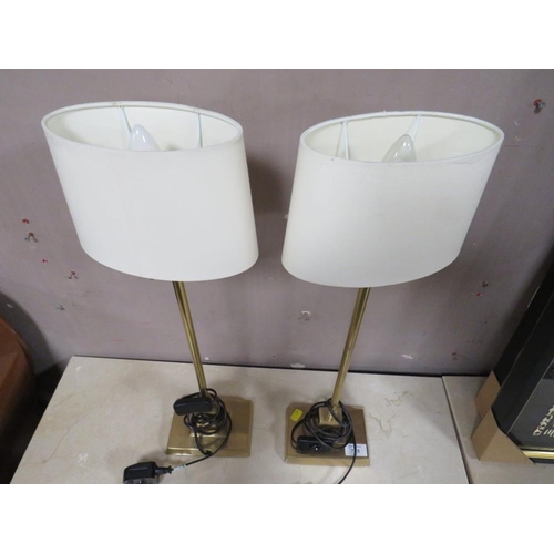 728 - A PAIR OF MODERN TABLE LAMPS WITH SHADES