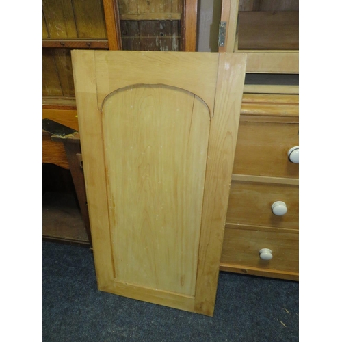 744 - A SMALL ANTIQUE PINE LINEN PRESS/HOUSEKEEPERS CUPBOARD 193 X 111 CM