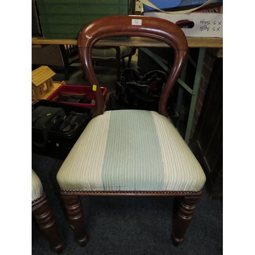 752 - A PAIR OF VICTORIAN MAHOGANY DINING CHAIRS