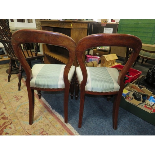 752 - A PAIR OF VICTORIAN MAHOGANY DINING CHAIRS