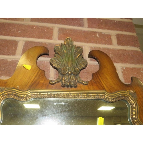 753 - A GEORGIAN STYLE WALL MIRROR