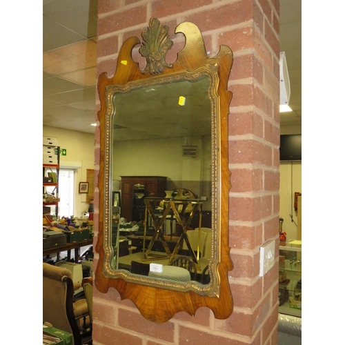 753 - A GEORGIAN STYLE WALL MIRROR