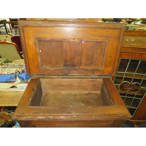 754 - AN UNUSUAL VINTAGE OAK PANELLED CUPBOARD 94 X 81 CM