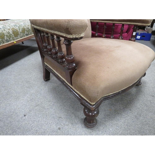 773 - A VICTORIAN MAHOGANY FRAMED GENTLEMAN'S ARMCHAIR