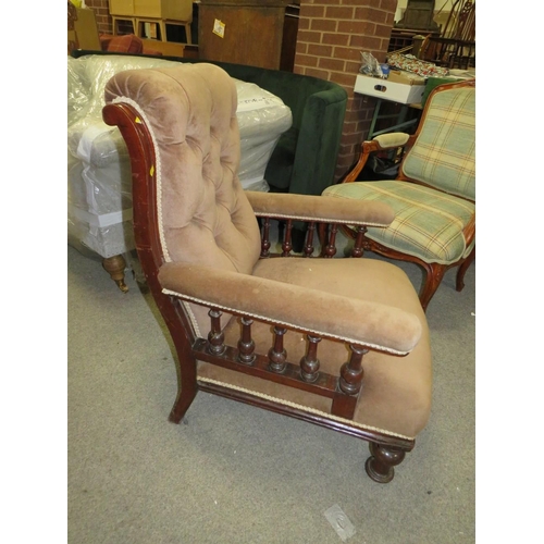 773 - A VICTORIAN MAHOGANY FRAMED GENTLEMAN'S ARMCHAIR