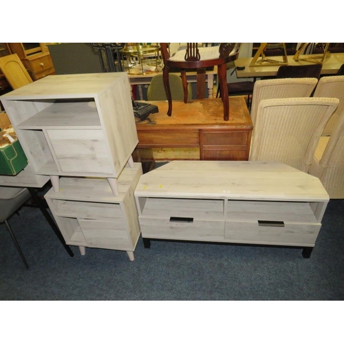 790 - A PAIR OF MODERN BEDSIDE CABINETS AND MEDIA CABINET 93)