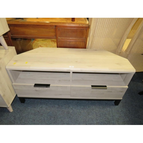 790 - A PAIR OF MODERN BEDSIDE CABINETS AND MEDIA CABINET 93)