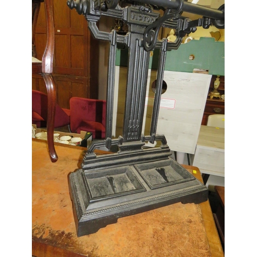 796 - A HEAVY CAST REPRODUCTION STICK STAND