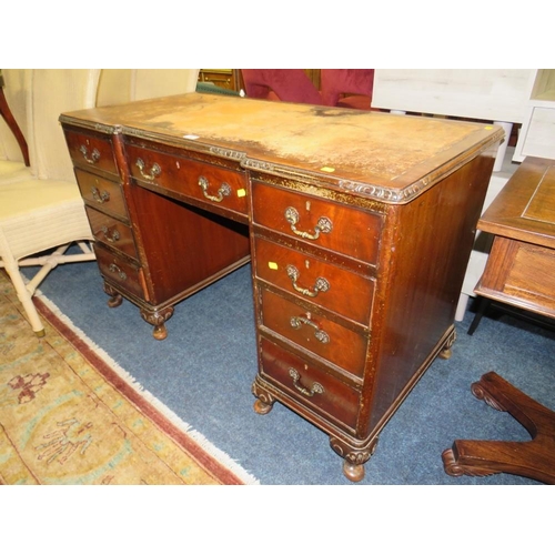 798 - A MAHOGANY TWIN PEDESTAL DESK WITH INSET LEATHER TOP - W 121 CM A/F