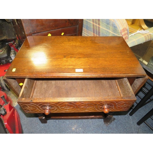 806 - A CARVED OAK SINGLE DRAWER DROPLEAF HALL TABLE W-123 CM