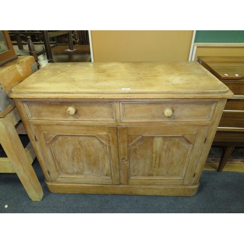 812 - AN ANTIQUE SMALL PINE DRESSER BASE - W 104 CM