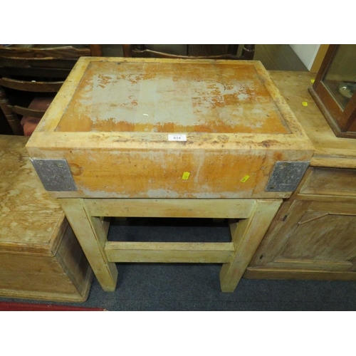 814 - A VINTAGE SMALL BUTCHERS BLOCK ON STAND H-84 W-61 D-47 CM