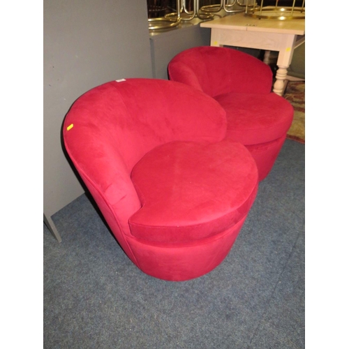 822 - A PAIR OF MODERN RED DECO STYLE UPHOLSTERED BEDROOM CHAIRS