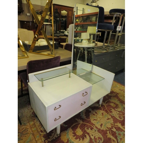 827 - A MID CENTURY G PLAN 'E GOMME' DRESSING TABLE