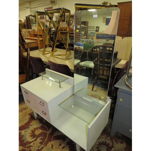 827 - A MID CENTURY G PLAN 'E GOMME' DRESSING TABLE