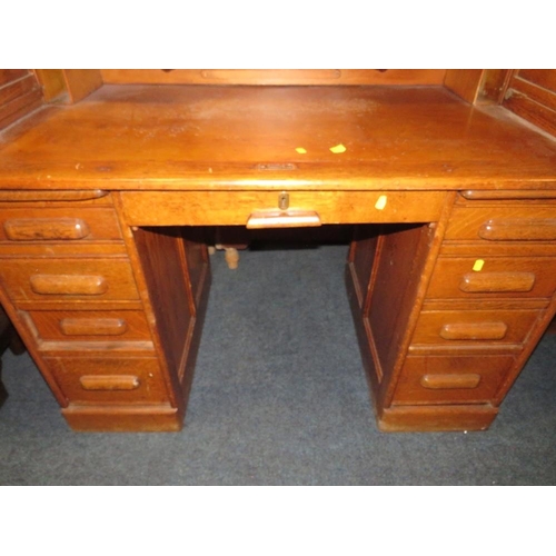 829 - AN ANTIQUE OAK ROLL TOP DESK W-127 CM