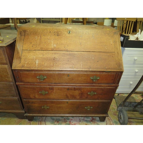 835 - A LARGE GEORGIAN OAK COUNTRYMADE BUREAU W-101 CM