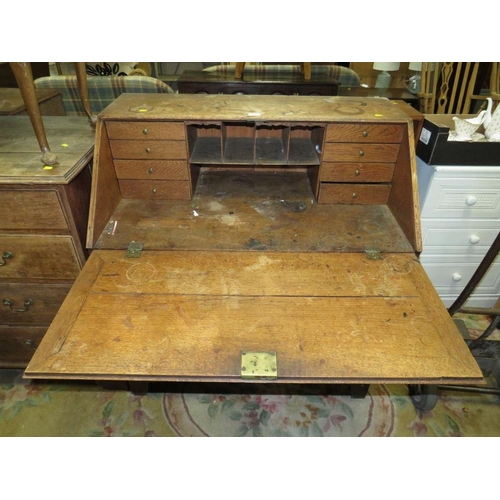 835 - A LARGE GEORGIAN OAK COUNTRYMADE BUREAU W-101 CM