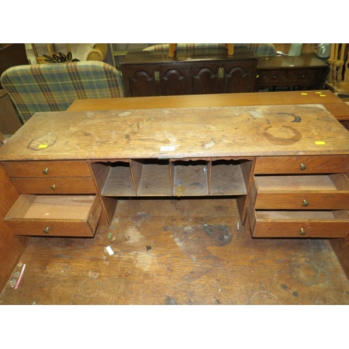 835 - A LARGE GEORGIAN OAK COUNTRYMADE BUREAU W-101 CM