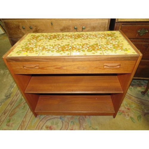 837 - A MID CENTURY G-PLAN TEAK TILE TOP TABLE UNIT W-85 CM