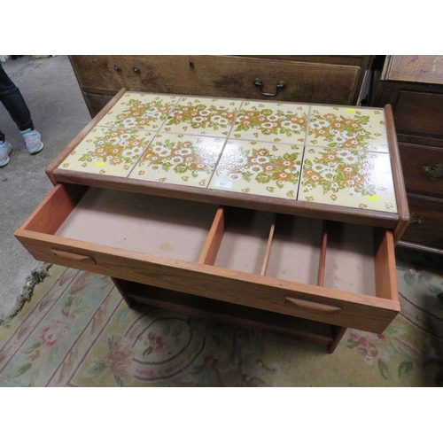 837 - A MID CENTURY G-PLAN TEAK TILE TOP TABLE UNIT W-85 CM