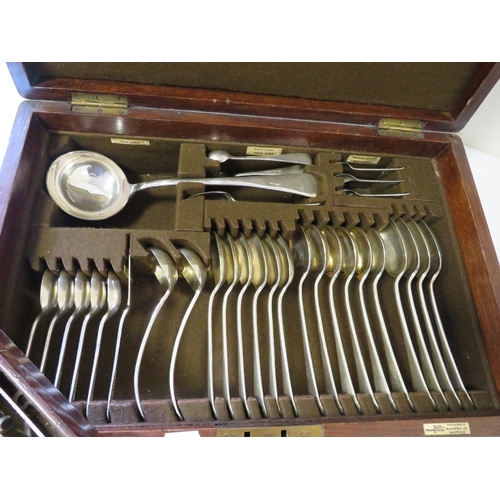 279 - AN OAK CASED CANTEEN OF MAPPIN & WEBB CUTLERY