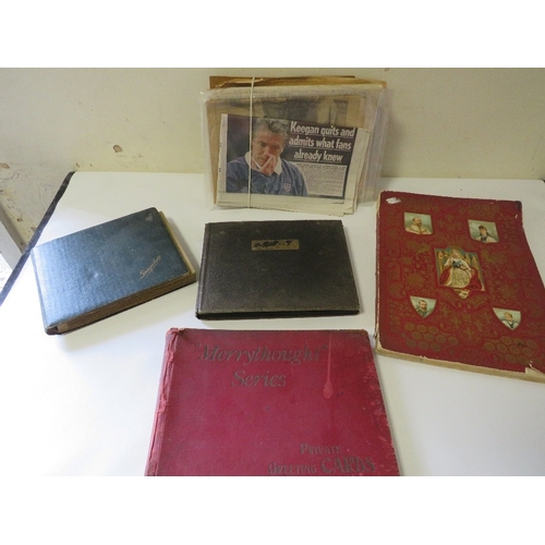 286 - A SMALL TRAY OF PHOTOGRAPH ALBUMS ETC TO  INCLUDE MANY VINTAGE DUTCH PHOTOGRAPHS FROM THE 1930'S