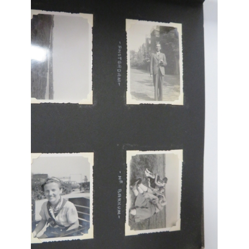 286 - A SMALL TRAY OF PHOTOGRAPH ALBUMS ETC TO  INCLUDE MANY VINTAGE DUTCH PHOTOGRAPHS FROM THE 1930'S