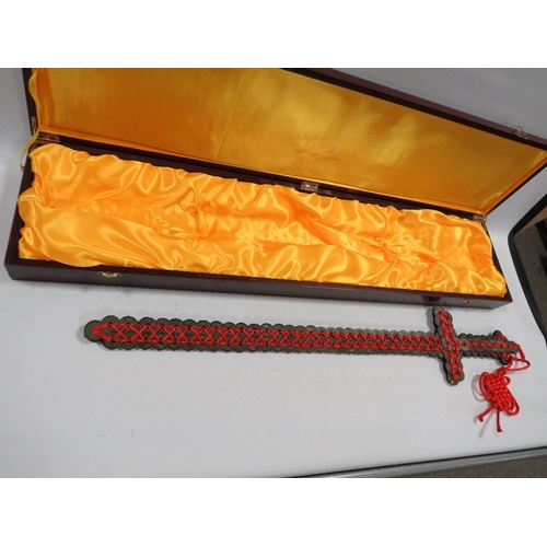 290 - AN EARLY CHINESE BRONZE COIN, LARGE MONEY SWORD IN PRESENTATION BOX