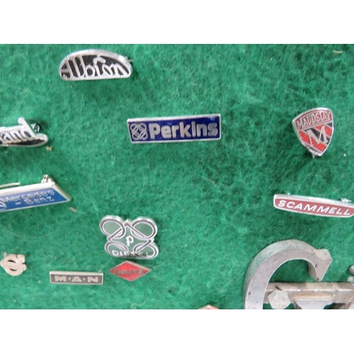 293 - A COLLECTION OF ENABLES CAR PIN BADGES, PLAQUES ETC