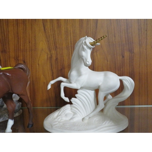 300 - FIVE ASSORTED HORSE FIGURES TO INCLUDE A FRANKLIN MINT EXAMPLE