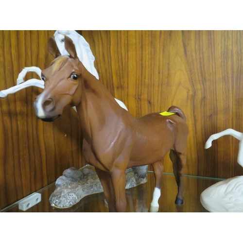 300 - FIVE ASSORTED HORSE FIGURES TO INCLUDE A FRANKLIN MINT EXAMPLE