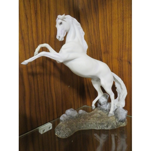 300 - FIVE ASSORTED HORSE FIGURES TO INCLUDE A FRANKLIN MINT EXAMPLE