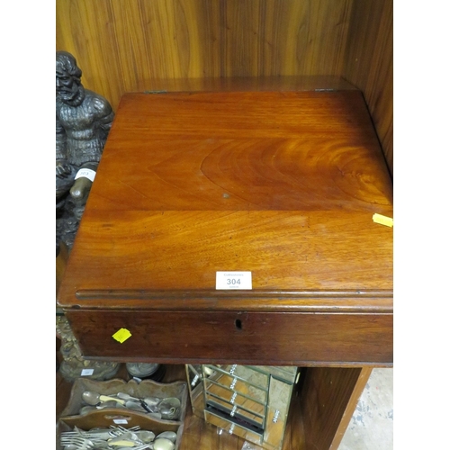 304 - A MAHOGANY WRITING STAND WITH INTEGRATED DRAWS