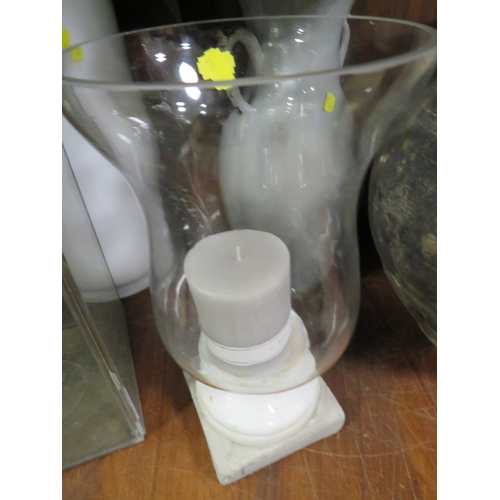 312 - A QUANTITY OF SHOW HOME DECORATIVE ITEMS TO INCLUDE A HURRICANE LAMP