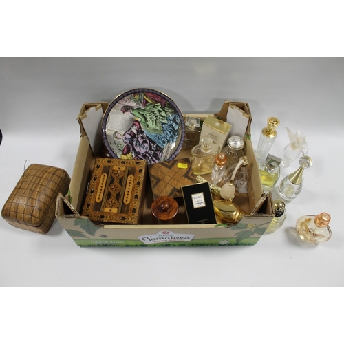 466 - A TRAY OF COLLECTABLE'S TO INCLUDE PERFUME BOTTLES TREEN ETC