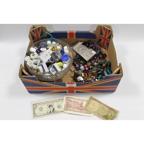 467 - A TRAY OF COLLECTABLE'S TO INCLUDE COSTUME JEWELLERY, THIMBLES ETC