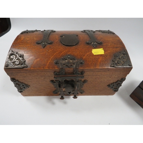 366 - A SMALL MAHOGANY SEWING BOX WITH CONTENTS TOGETHER WITH A SMALL WOODEN CASKET