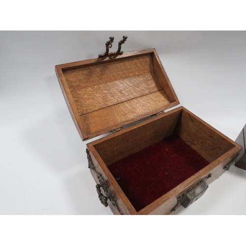 366 - A SMALL MAHOGANY SEWING BOX WITH CONTENTS TOGETHER WITH A SMALL WOODEN CASKET