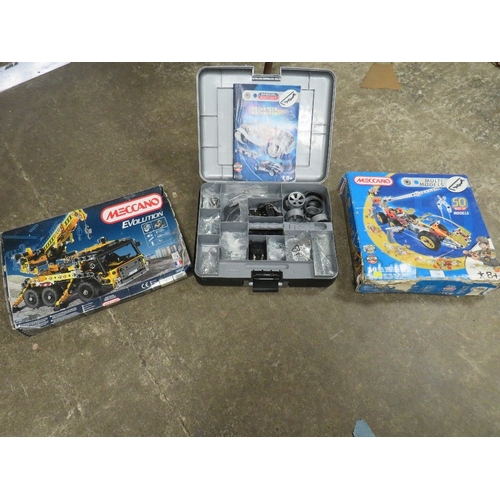 124 - THREE BOXED MECCANO SETS TO INCLUDE EVOLUTION MULTI MODELS AND A CASED MECHANICAL WORKSHOP - CONTENT... 