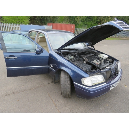 601 - A BLUE 1997 MERCEDES 2.5L TURBO DIESEL 'R498 KPR', MOT EXPIRES 14/10/24- PART SERVICE HISTORY, LOG B... 