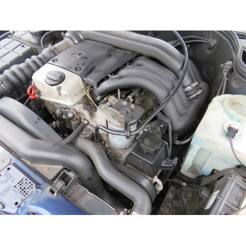 601 - A BLUE 1997 MERCEDES 2.5L TURBO DIESEL 'R498 KPR', MOT EXPIRES 14/10/24- PART SERVICE HISTORY, LOG B... 