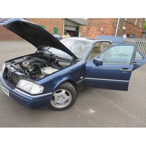 601 - A BLUE 1997 MERCEDES 2.5L TURBO DIESEL 'R498 KPR', MOT EXPIRES 14/10/24- PART SERVICE HISTORY, LOG B... 