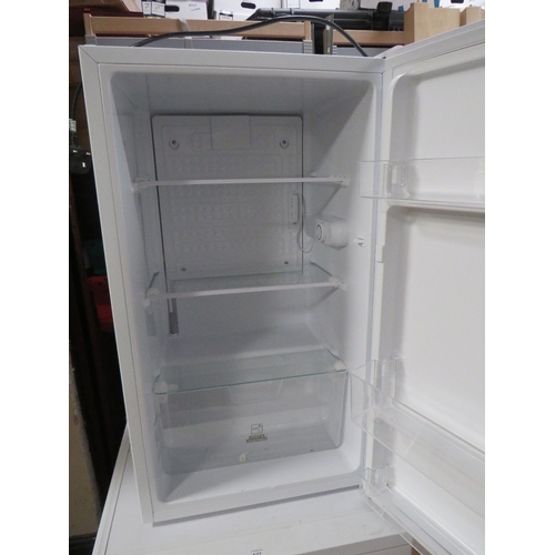 628 - AN UNDER COUNTER FRIDGE