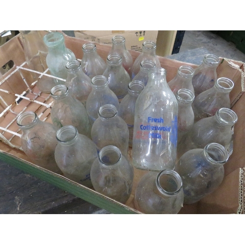 654 - A QUANTITY OF RETRO GLASS EMPTY MILK BOTTLES