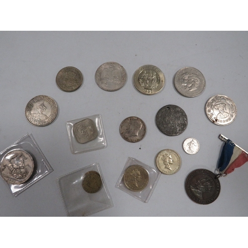 476 - A GROUP OF COLLECTORS COINS AND TOKENS