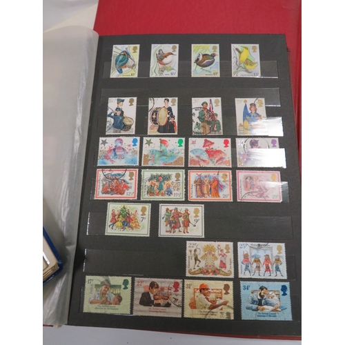 485 - A STAMP COLLECTION IN TWO FOLDERS INCLUDING LOOSE STAMPS