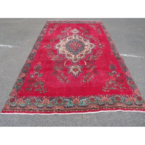 845 - AN ORIENTAL PERSIAN RUG - 315 X 185 CM