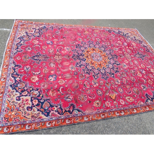 847 - AN ORIENTAL RUG - 315 X 225 CM